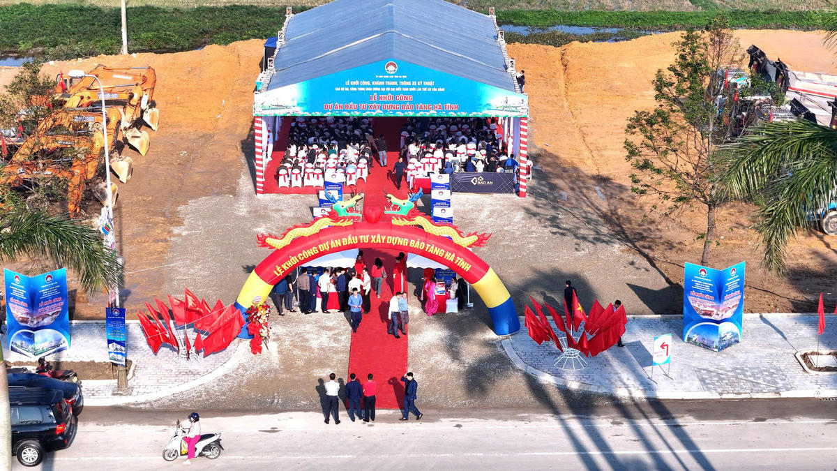 Quang cảnh tại điểm cầu khởi công Dự án xây dựng Bảo tàng Hà Tĩnh. Ảnh: HN.