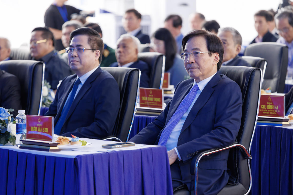 Các đại biểu tham dự lễ khởi công. Ảnh: Tấn Thành.