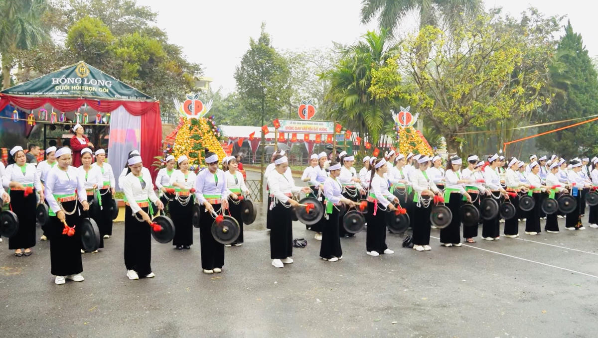 Diễn xướng Chiêng Mường tại Lễ hội Cam 2025. Ảnh Tùng Duy