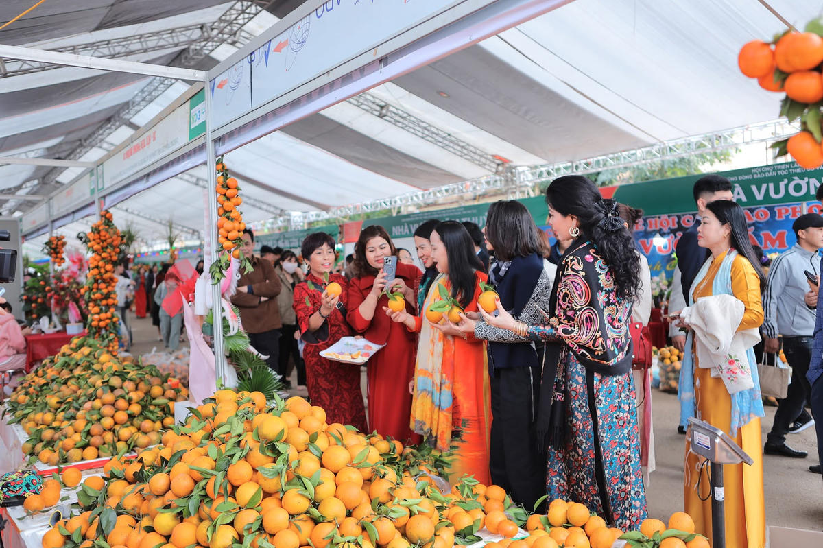 Chiêng Mường náo nức Cao Phong