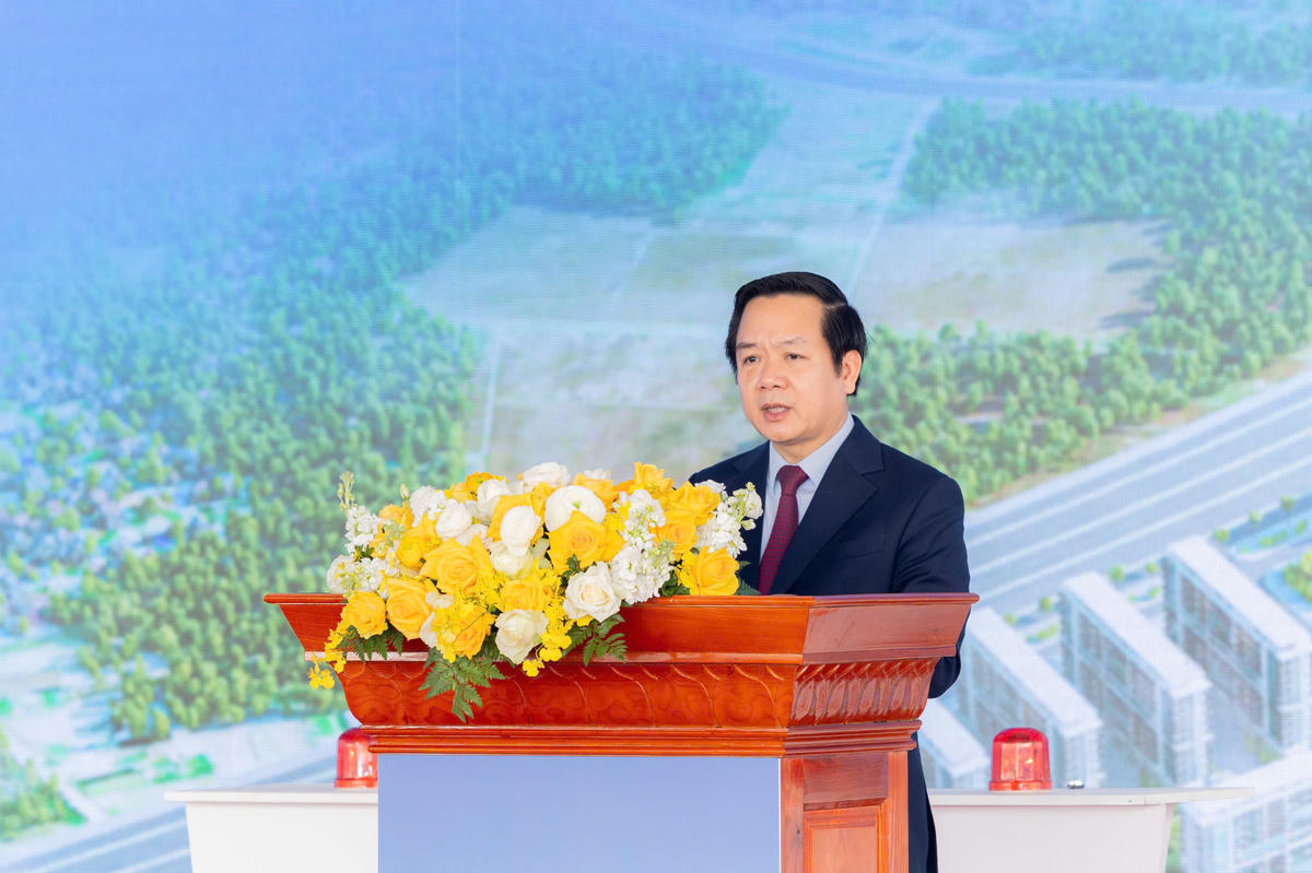 Chủ tịch UBND tỉnh Hưng Yên Phạm Quang Ngọc phát biểu tại buổi lễ. Ảnh: Nguyễn Hòa.