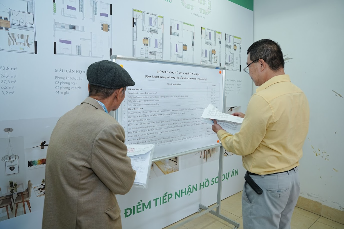 Công khai trên nhiều kênh thông tin các biểu mẫu hồ sơ và quy trình đăng
ký mua nhà ở xã hội tại dự án, phù hợp cho cả người trẻ tuổi và những người ít tiếp
xúc với mạng internet.. 