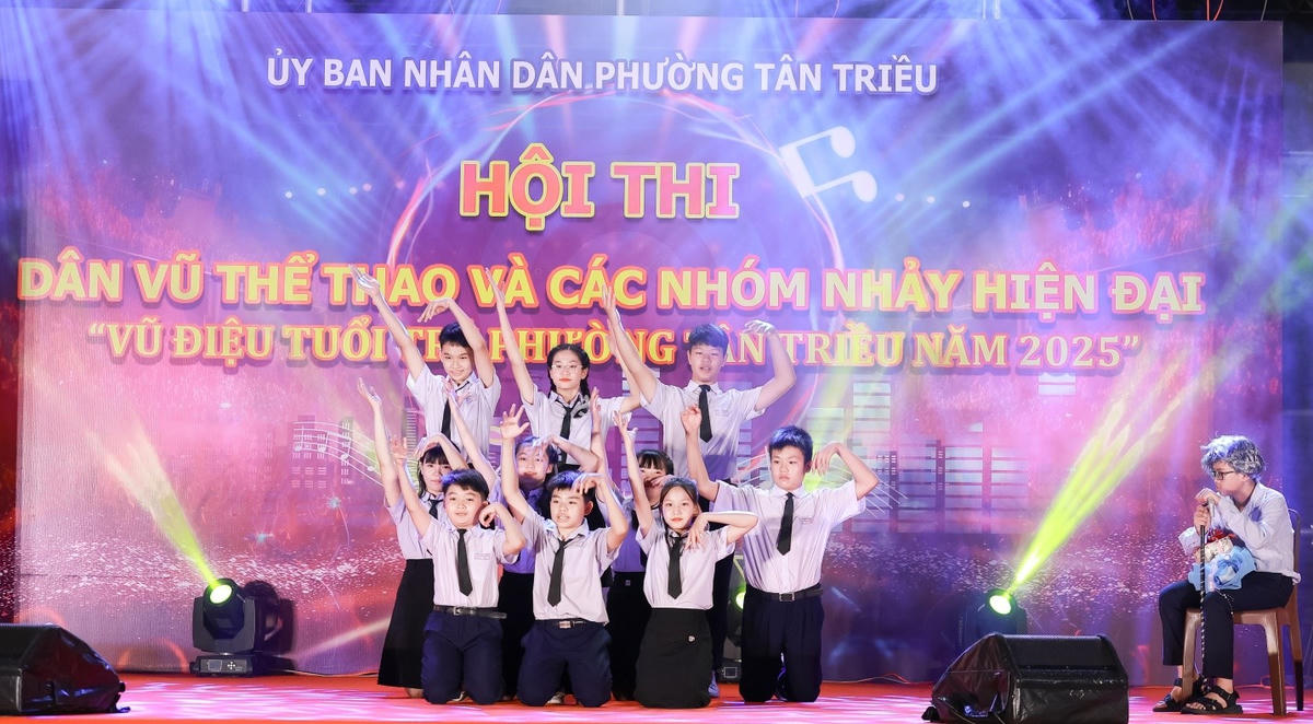 Mỗi bảng thi là một bức tranh sinh động, phản ánh sự đa dạng về độ tuổi, phong cách và tinh thần nghệ thuật. Ảnh: N.L