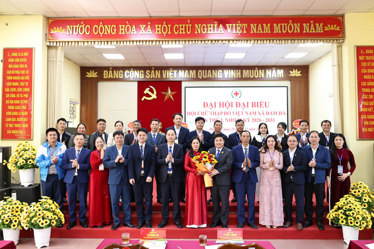 Lãnh đạo Hội Chữ thập đỏ tỉnh Quảng Ninh tặng hoa chúc mừng&nbsp;Ban Chấp hành Hội Chữ thập đỏ xã Đầm Hà khóa I, nhiệm kỳ 2026 – 2031.&nbsp;