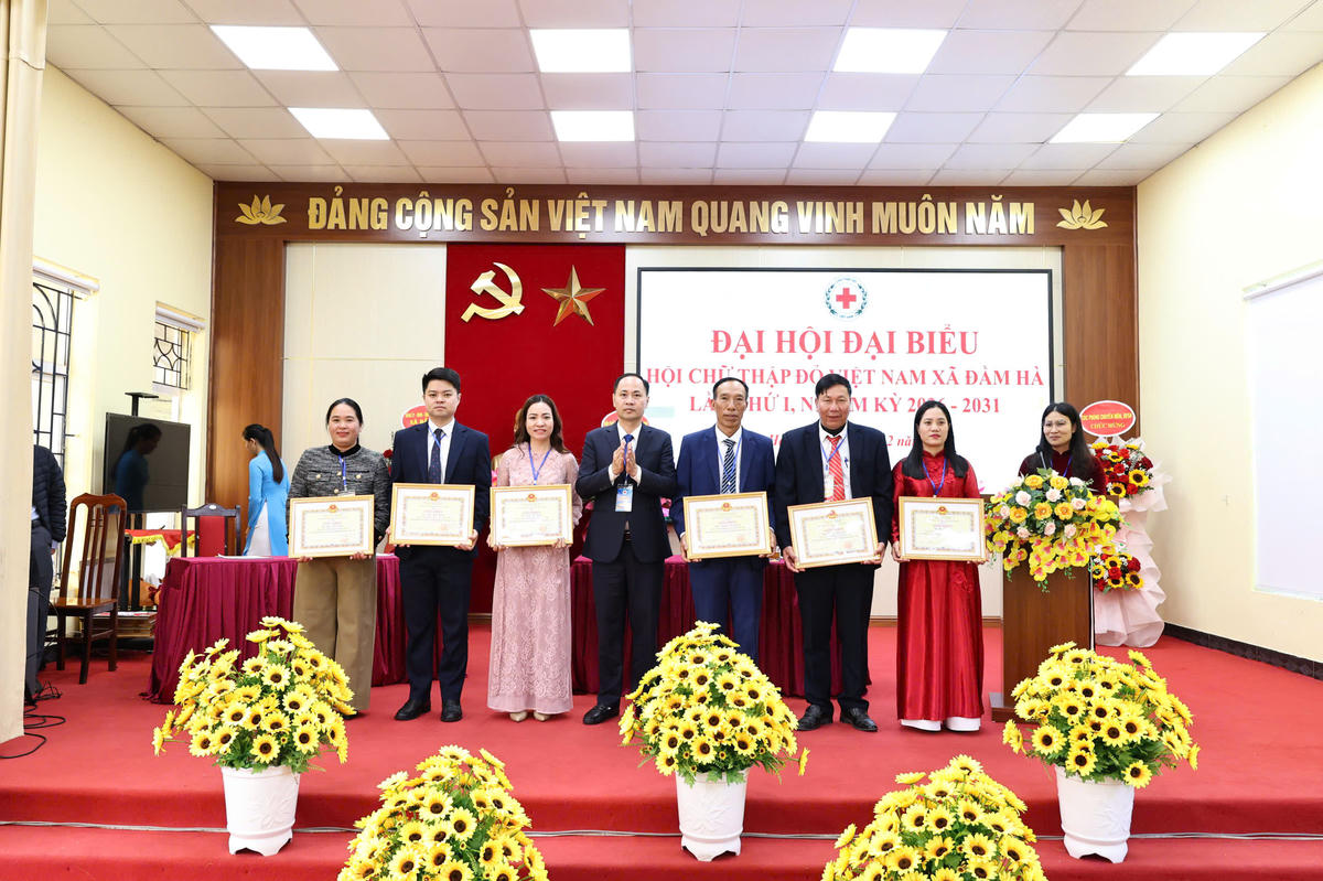 Các cá nhân&nbsp;có thành tích tiêu biểu trong công tác Hội và phong trào Chữ thập đỏ nhiệm kỳ 2021 – 2026&nbsp;được UBND xã Đầm Hà khen thưởng.