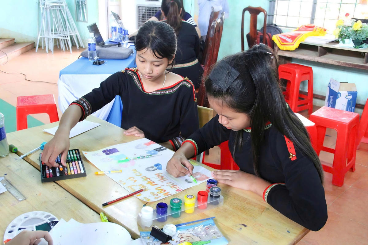 Giảm thiểu tảo hôn và hôn nhân cận huyết thống ở Đắk Lắk – Bài 5: Giáo dục – tuyến phòng ngừa từ sớm, từ xa