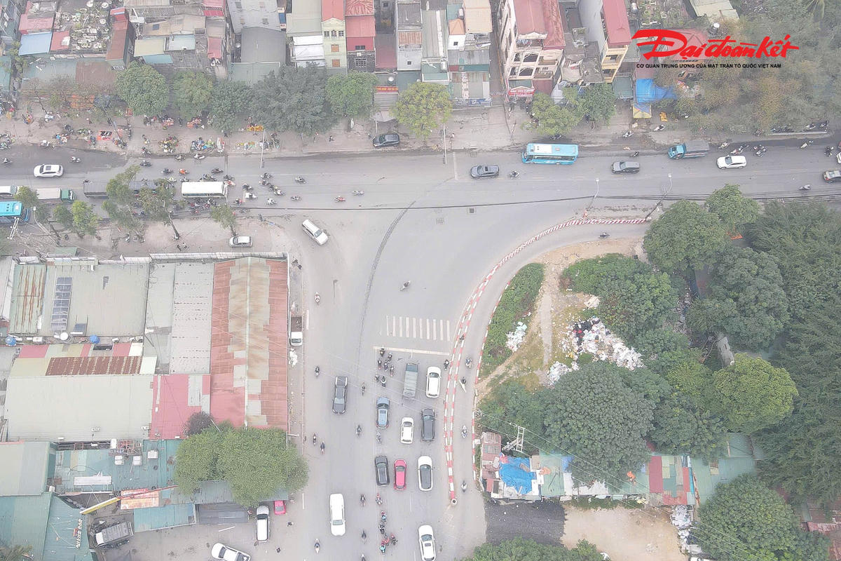 Nút giao Phan Trọng Tuệ – Phạm Tu – Xa La sau khi cấm xe ô tô có tải trọng trên 10 tấn đi vào giờ cao điểm đã giúp nút giao này giảm ùn tắc giao thông.