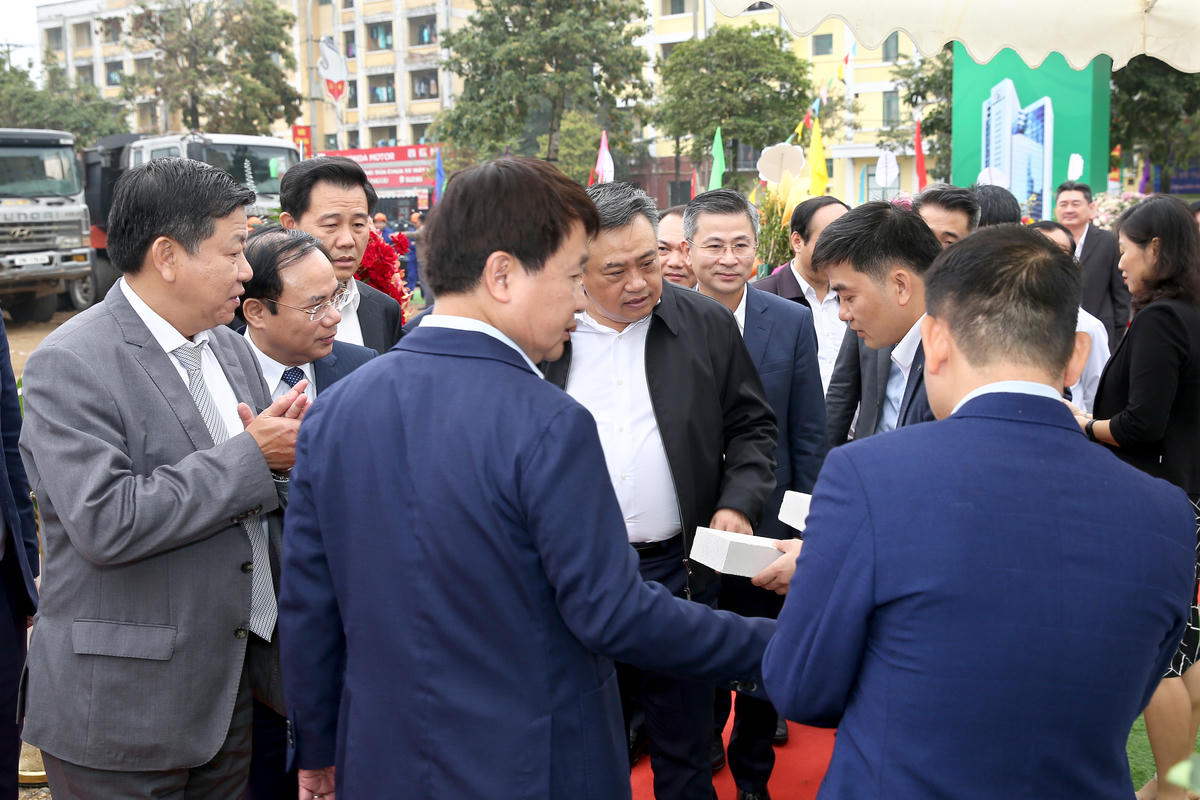 Lãnh đạo UBND Thành phố Hà Nội rất phấn khởi khi biết người dân tại khu nhà ở xã hội Thăng Long Green City sẽ được đón nhận những giải pháp xây dựng hiện đại, văn minh, chất lượng cao, giá cả hợp lý.