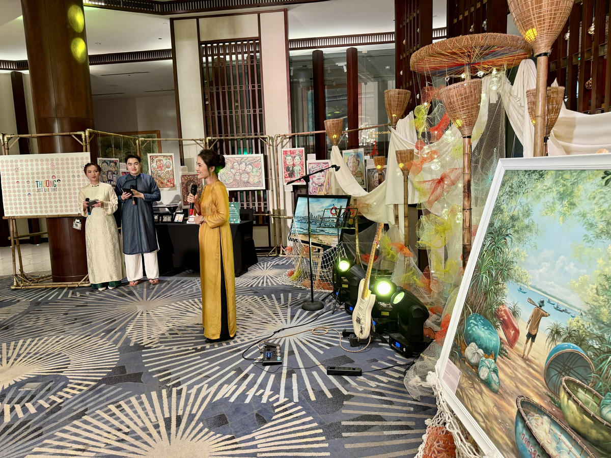 Triển lãm nghệ thuật “Thương, Just Like That”. Ảnh: Nguyễn Tú.