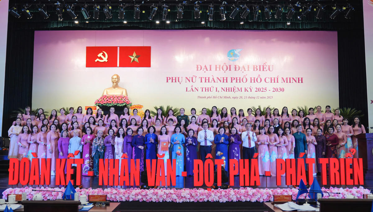 Lãnh đạo Trung ương và TP Hồ Chí Minh chứng kiến lễ ra mắt Ban Chấp hành Hội LHPN TP Hồ Chí Minh khóa I, nhiệm kỳ 2025 – 2030. Ảnh: Q.Đ.