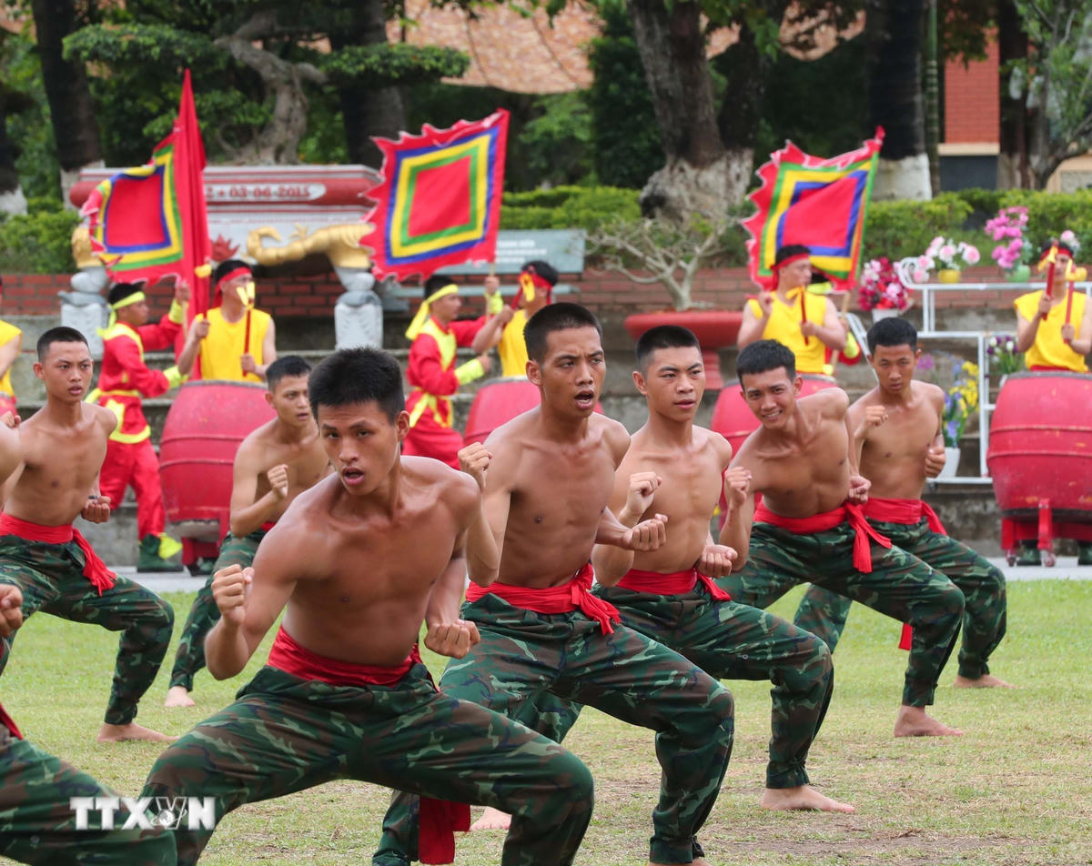 Biểu diễn ''Lục hợp Quyền chiến'' của chiến sỹ mới nhập ngũ năm 2025 tại Lữ đoàn 113 Đặc công anh hùng. (Ảnh: Trọng Đức/TTXVN)