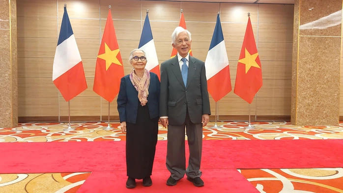 GS Trần Thanh Vân và GS Lê Kim Ngọc.