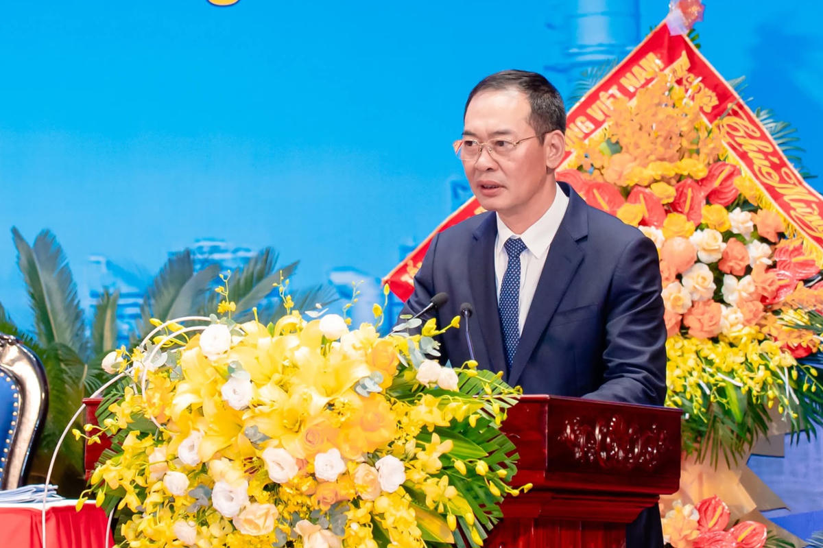 Ông Trịnh Tuấn Sinh - Phó Bí thư Tỉnh ủy, Chủ tịch Ủy ban MTTQ tỉnh phát biểu chỉ đạo tại đại hội. Ảnh: TLA