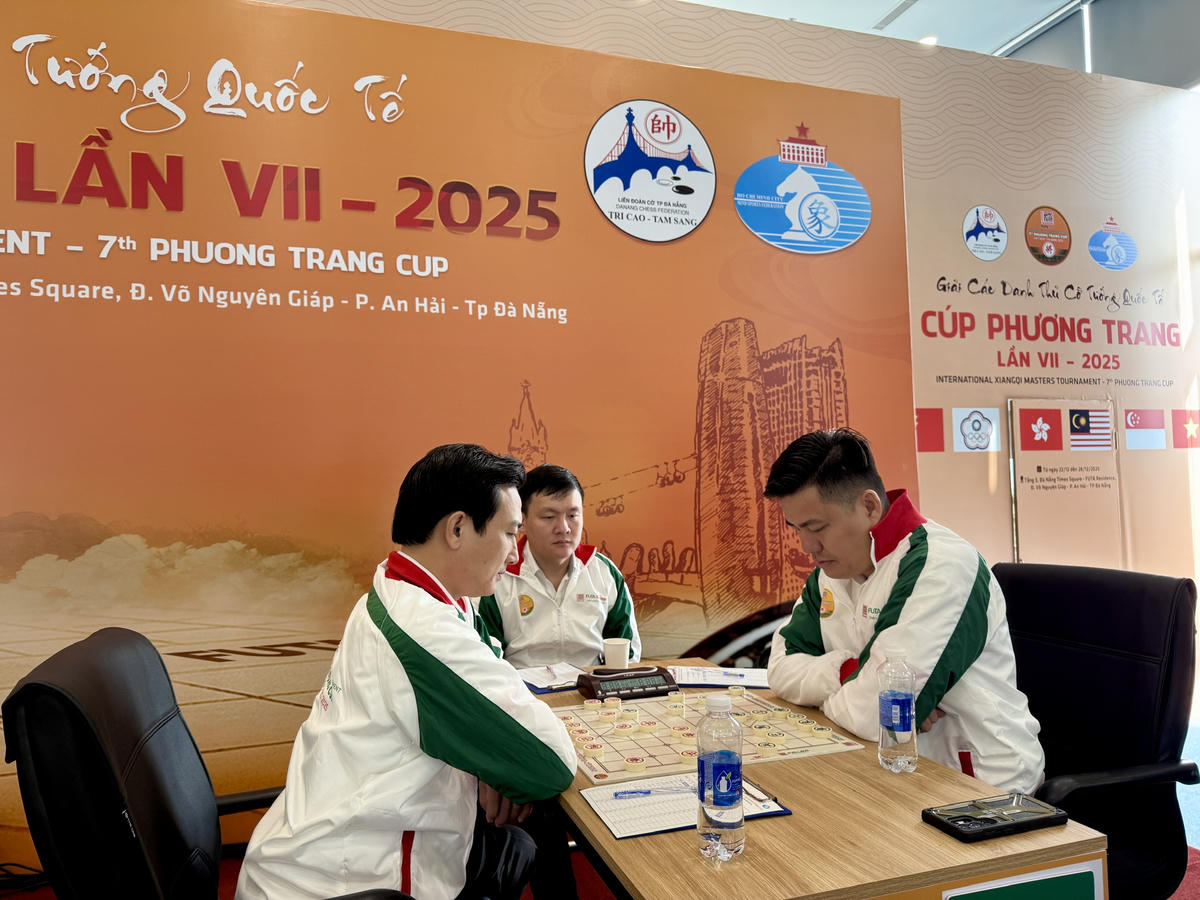 Đặc cấp Quốc tế Đại sư Lại Lý Huynh (bên phải), nhà vô địch thế giới 2025 góp mặt tại giải. Ảnh: Nguyễn Tú.
