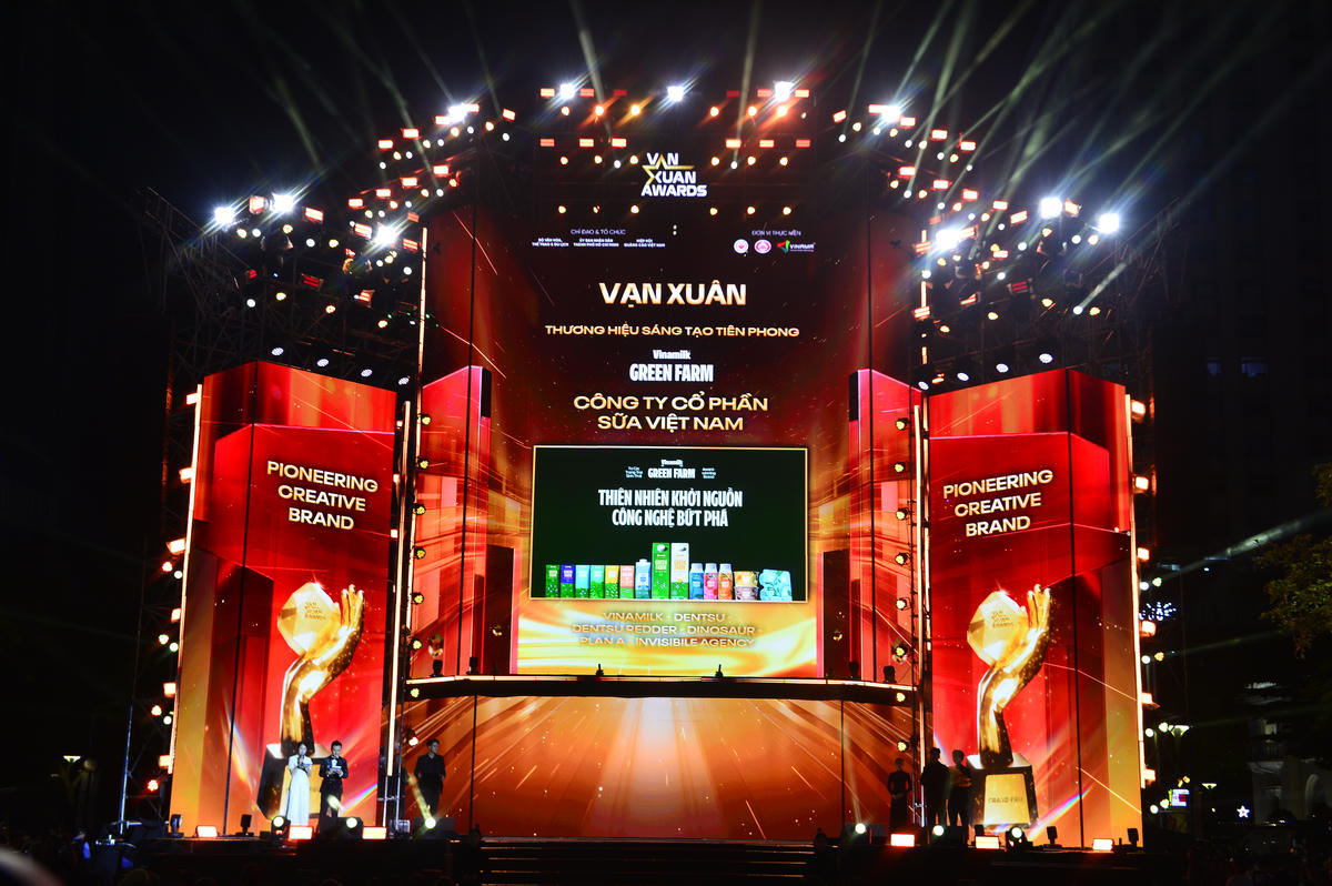 Chiến dịch “Thiên nhiên khởi nguồn – công nghệ bứt phá” của Vinamilk Green Farm được vinh danh Thương hiệu sáng tạo tiên phong tại Vạn Xuân Awards 2025 (Ảnh: Minh Anh).