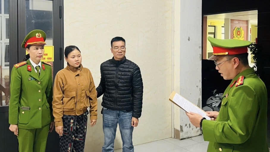 Đối tượng Võ Thị Hồng Nga tại cơ quan điều tra. Ảnh: CAQT