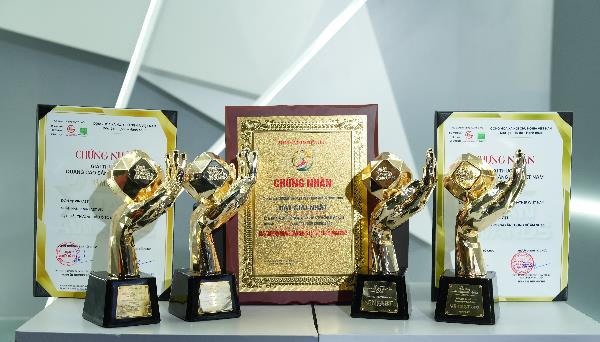 VinFast giành “bộ tứ” giải thưởng danh giá tại Vạn Xuân Awards 2025