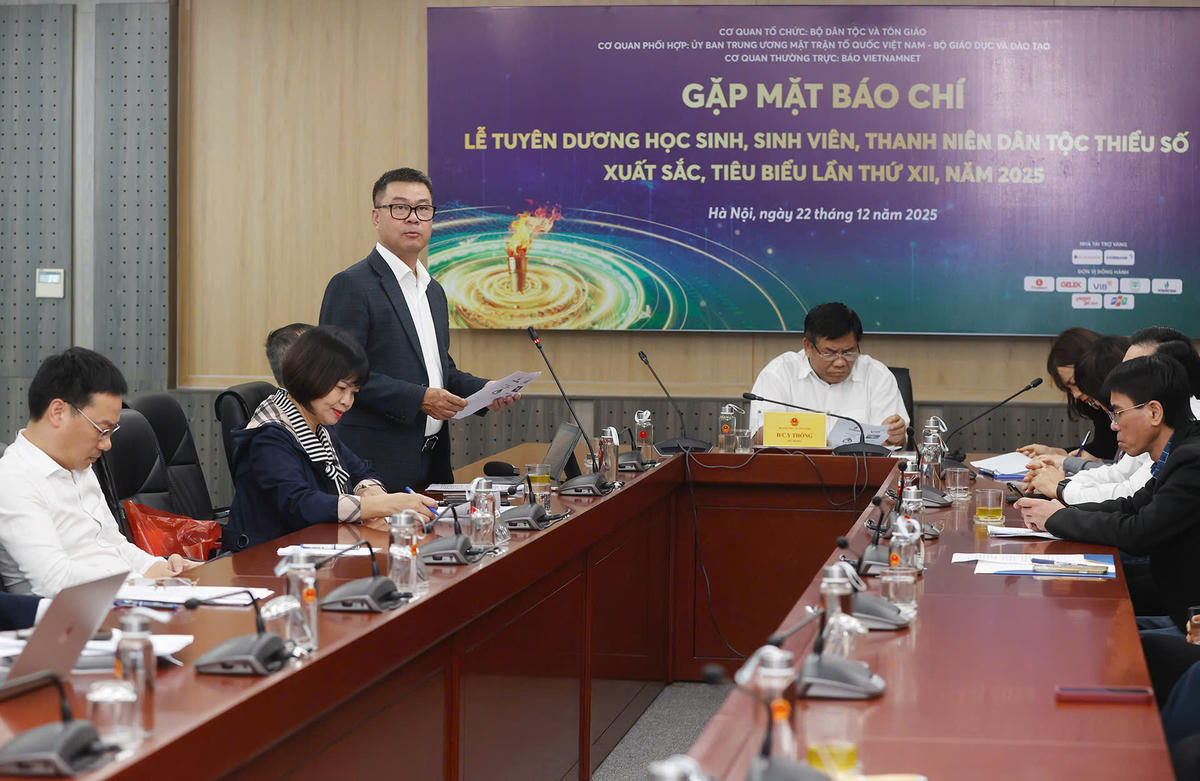 Ông Nguyễn Văn Bá - Tổng Biên tập Báo VietNamNet, Phó trưởng Ban Thường trực Ban Tổ chức thông tin tại buổi gặp mặt báo chí.