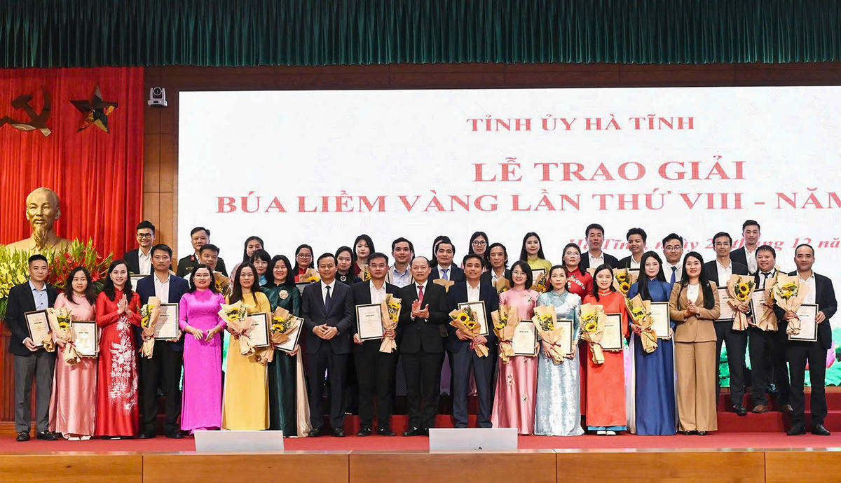 Trong khuôn khổ hội nghị, Ban Tổ chức đã trao Giải Báo chí cấp tỉnh về xây dựng Đảng (Búa liềm vàng) lần thứ VIII - năm 2025.