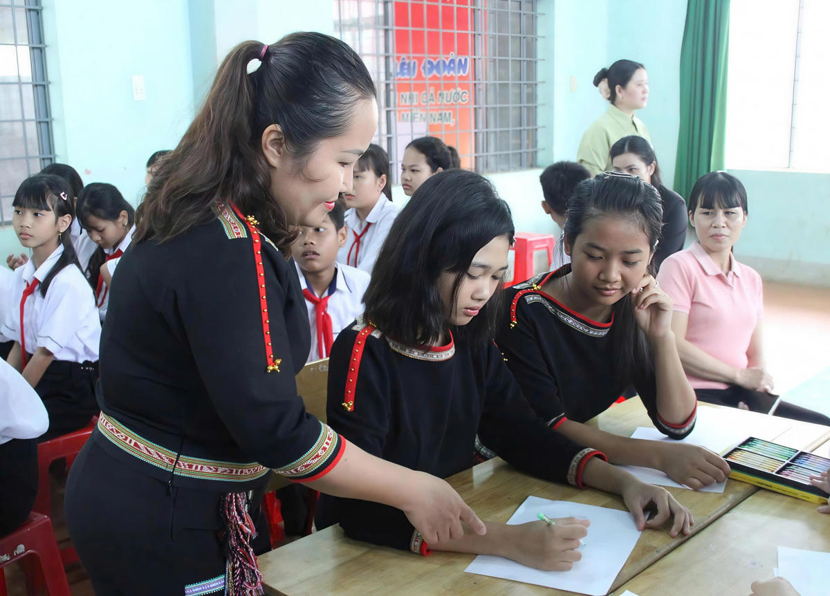 Học sinh được tham gia nhiều hoạt động nhằm nâng cao nhận thức và tự biết bảo vệ bản thân trước hệ lụy của TH-HNCHT.