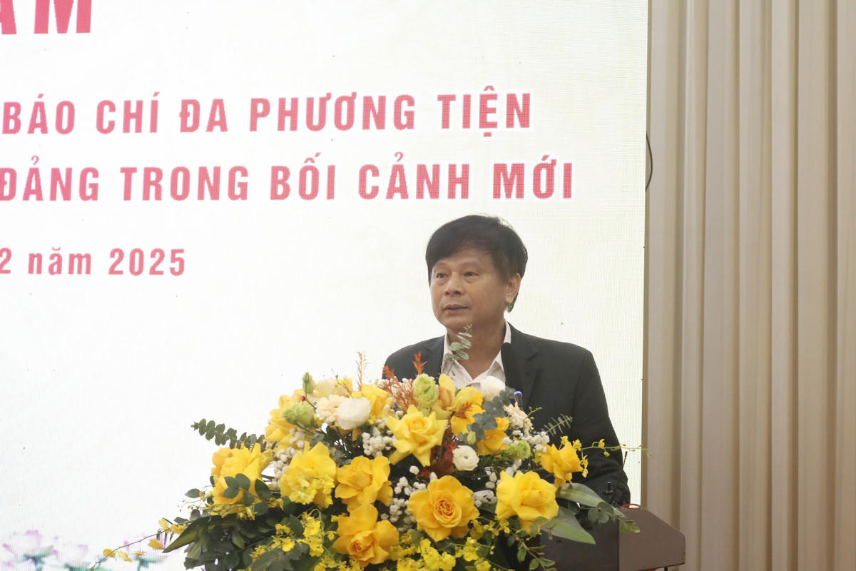 Phó Chủ tịch Hội Nhà báo Việt Nam Trần Trọng Dũng phát biểu tại tọa đàm.&nbsp;