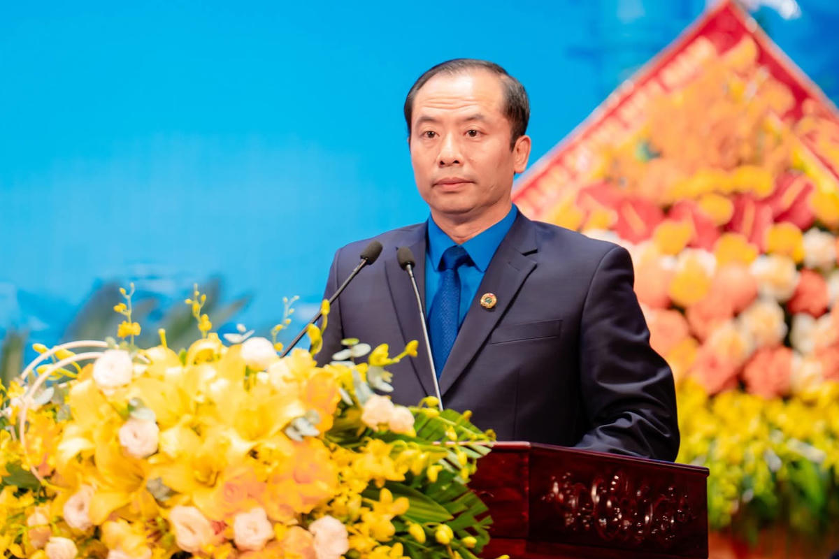 Ông Lương Trọng Thành - Phó Chủ tịch Ủy ban MTTQ tỉnh, Chủ tịch LĐLĐ tỉnh phát biểu khai mạc đại hội. Ảnh: TLA