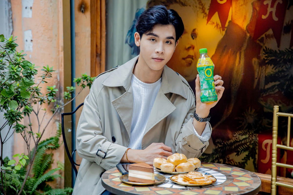 Một chai Trà Xanh Không Độ mát lạnh, giữa nhịp sống vội vã, giúp tinh thần “refresh”, stress
tan biến, chỉ còn khoảnh khắc thư giãn trọn vẹn.