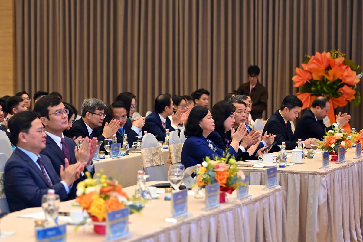 Chủ tịch UBTƯ MTTQ Việt Nam Bùi Thị Minh Hoài và các đại biểu tham dự Đại hội. Ảnh: Linh Phan.