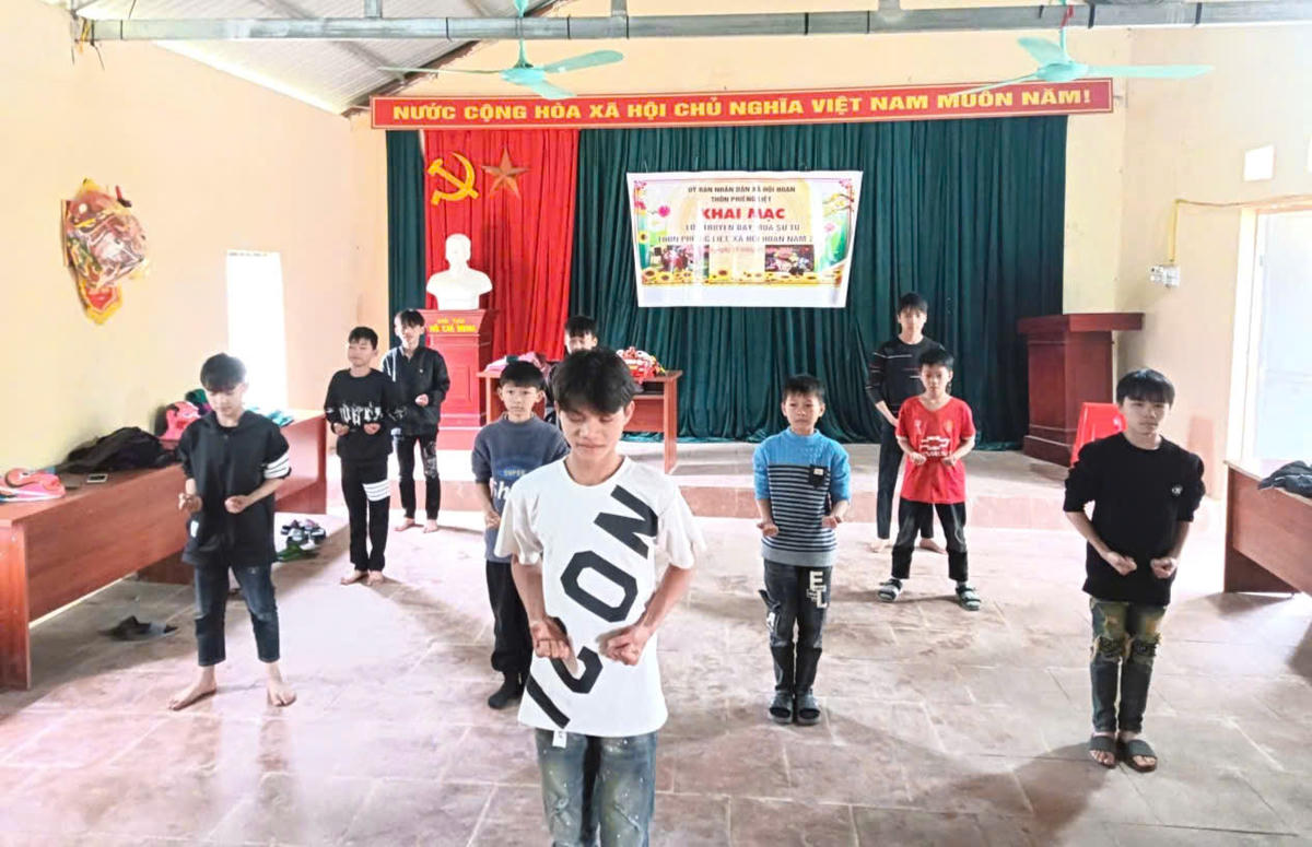 Từ nguồn lực Chương trình MTQG 1719, xã hội Hoan đã mở lớp truyền dạy múa sư tử mèo cho thế hệ trẻ.