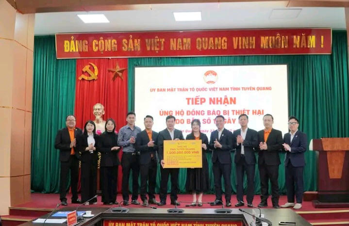 Quang cảnh Lễ tiếp nhận.