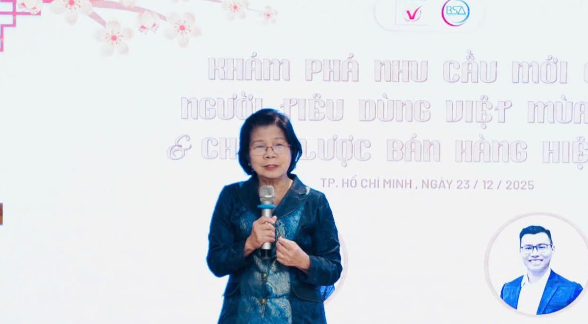 Bà Vũ Kim Hạnh – Chủ tịch Hiệp hội Doanh nghiệp Hàng Việt Nam chất lượng cao nói về xu hướng tiêu dùng Tết Bính Ngọ 2026. Ảnh: S.X