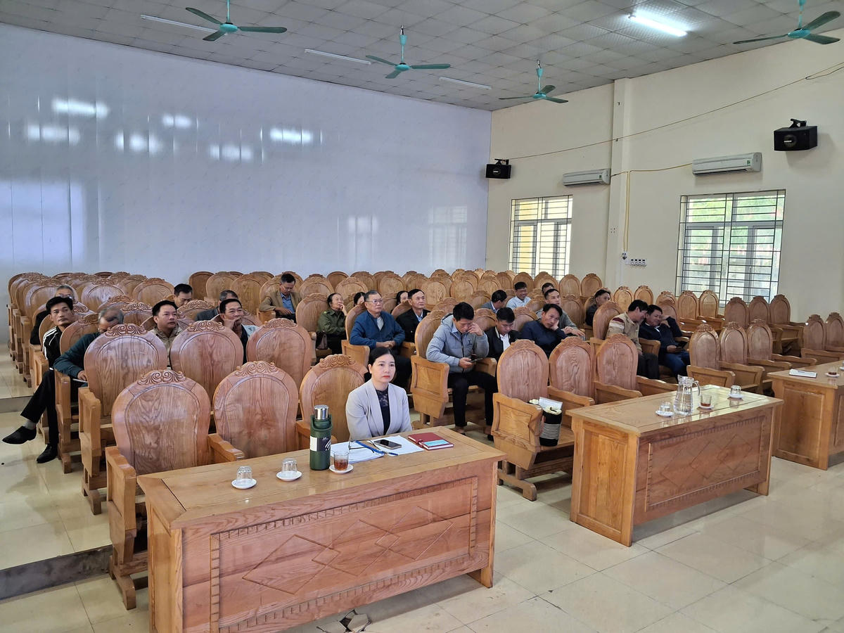 Lãnh đạo và công chức phòng Văn hóa – xã hội; trưởng thôn, trưởng Ban công tác Mặt trận thôn trên địa bàn xã Lĩnh Toại (Thanh Hóa) dự hội nghị. Ảnh: linhtoai.thanhhoa.gov.vn