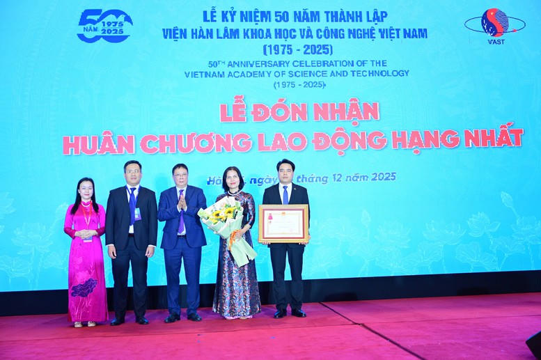 Kiến tạo nền móng tri thức Việt