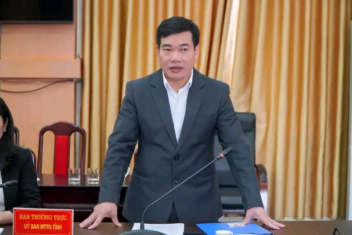 Phó Chủ tịch Ủy ban MTTQ Việt Nam tỉnh Tuyên Quang Nguyễn Việt Khánh phát biểu tại Lễ tiếp nhận.