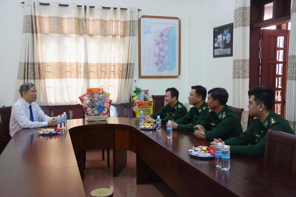 Lãnh đạo BĐBP tỉnh Khánh Hòa mong muốn các cơ sở Công giáo, Tin lành tiếp tục phát huy truyền thống sống “tốt đời, đẹp đạo”. Ảnh: Văn Tân.