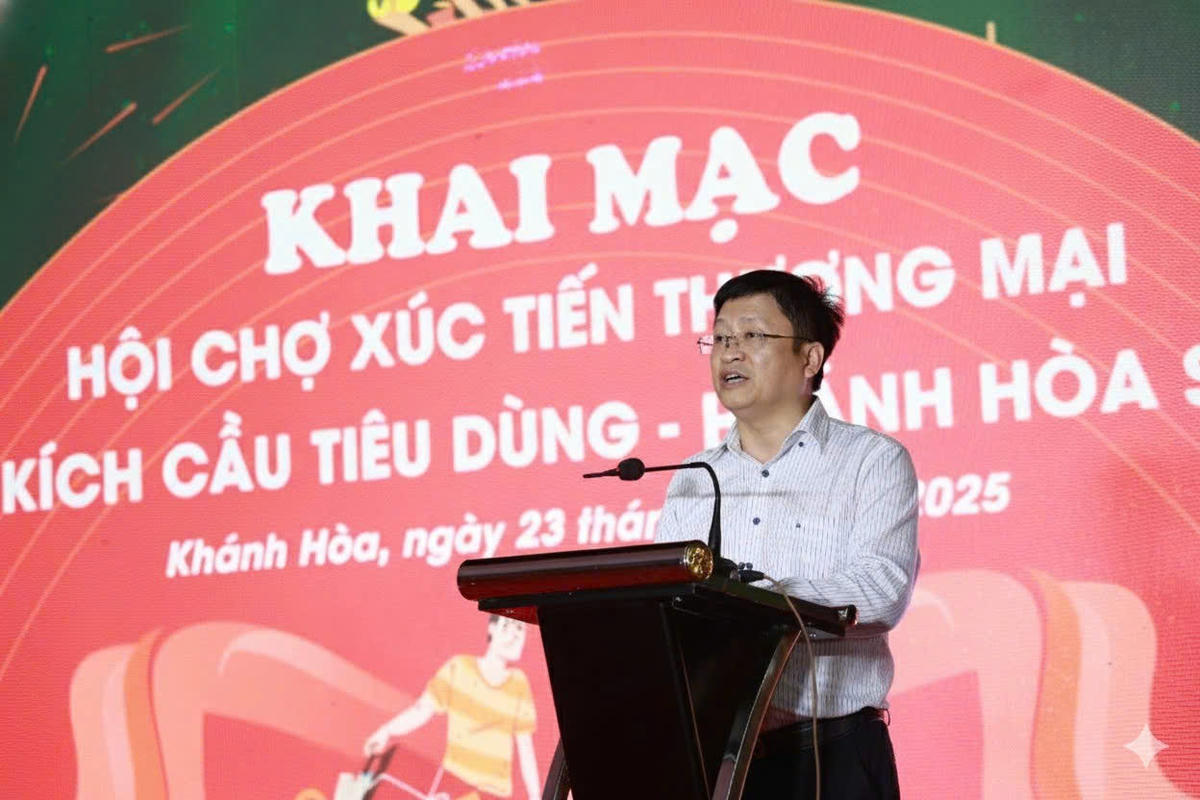 Ông Huỳnh Tấn Hải, Phó Giám đốc Sở Công Thương tỉnh Khánh Hòa phát biểu khai mạc. (ảnh X.H)