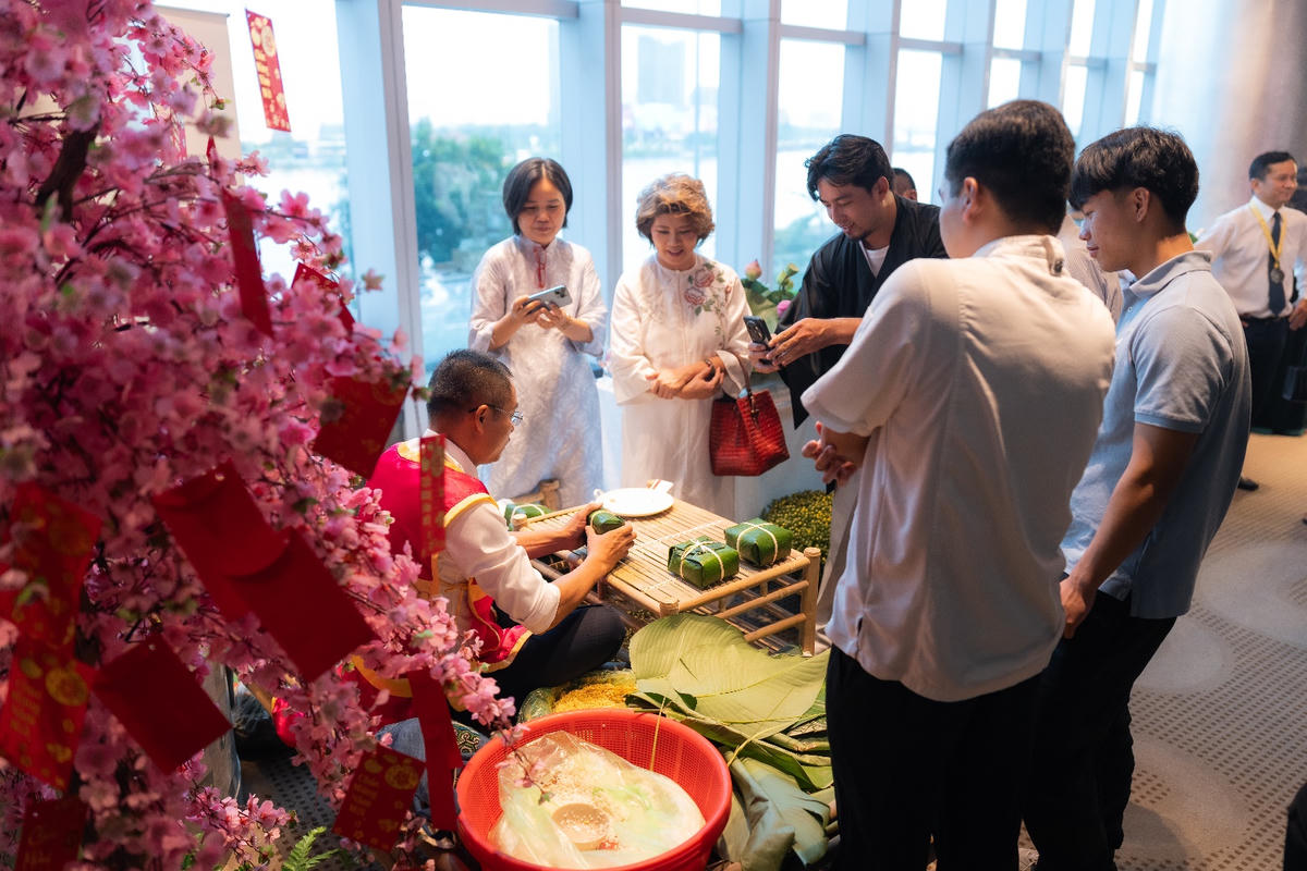 Khách mời được tìm hiểu và trải nghiệm những món ngon đặc sắc gắn liền với lịch sử văn hóa dân tộc