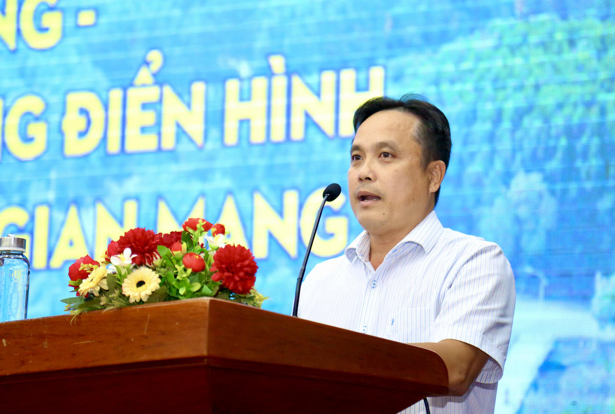 Ông Nguyễn Công Thắng, Trưởng Phòng Tuyên truyền - Báo chí - Xuất bản, Ban Tuyên giáo và Dân vận Tinh ủy Cà Mau chia sẻ tại Hội thảo. Ảnh: Thanh Tiến