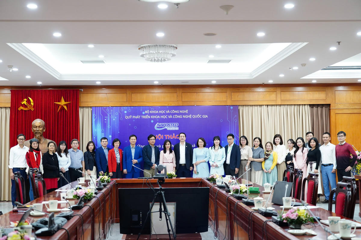 Các đại biểu tham dự hội thảo.