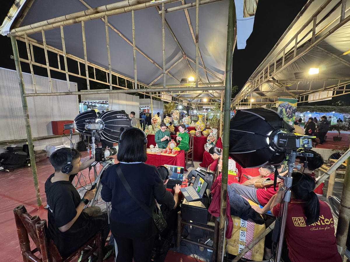 Phiên LIVE đã ghi nhận những con số tích cực, với hàng triệu lượt tiếp cận và có thời điểm duy trì từ 2.000 đến 3.000 người xem cùng lúc. Ảnh:: NN