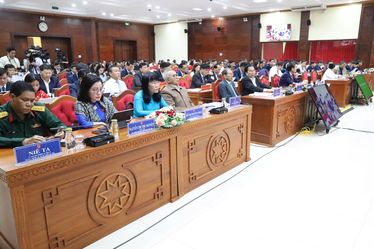 Các đại biểu dự họp HĐND tỉnh. Ảnh: CL.