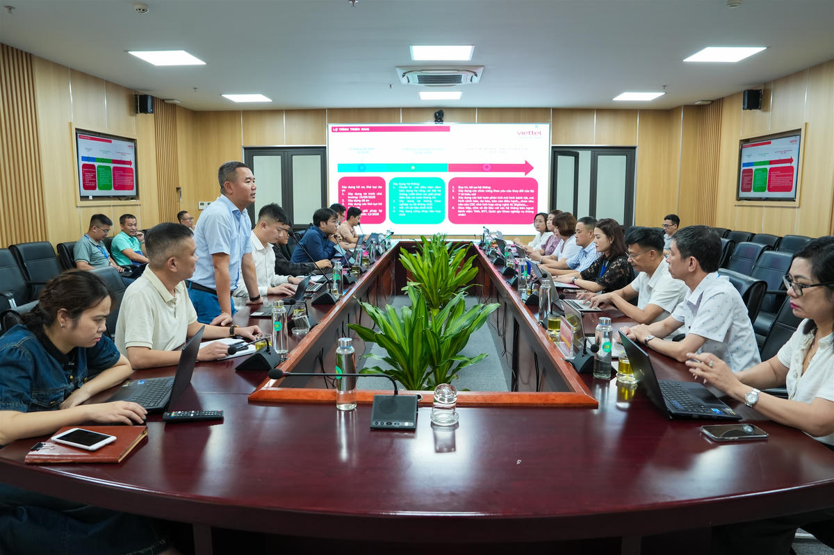 CDC Quảng Ninh làm việc với Trung tâm Giải pháp Y tế số - Tập đoàn Viettel về việc triển khai Hệ thống Cơ sở dữ liệu Y tế dự phòng tỉnh Quảng Ninh. Ảnh: CDC Quảng Ninh.