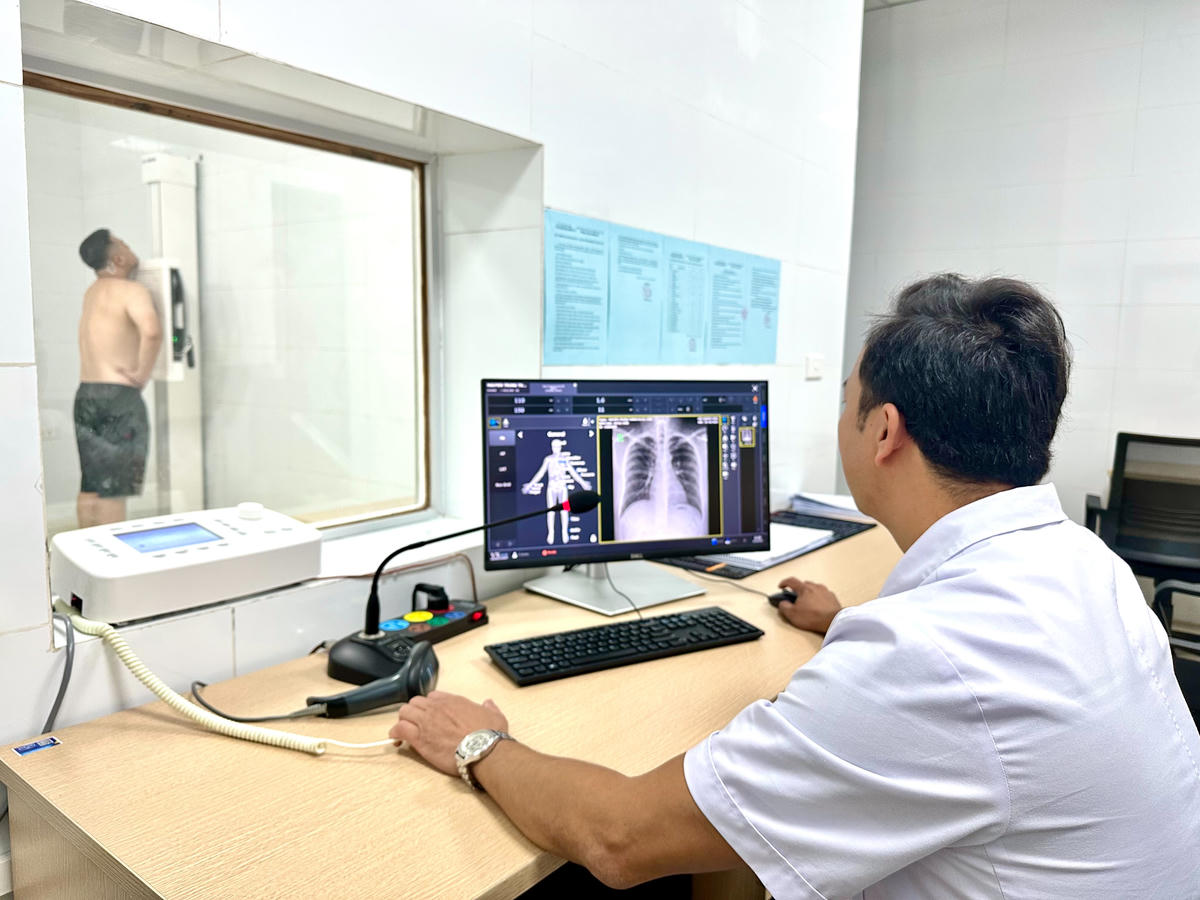 CDC Quảng Ninh đã hoàn thiện và không ngừng nâng hệ thống quản lý khám chữa bệnh hiện đại bao gồm các phần mềm HIS (quản lý bệnh viện), LIS (quản lý xét nghiệm), PACS (quản lý hình ảnh y học),… Từ đó hình thành bệnh án điện tử (EMR) đạt chuẩn.