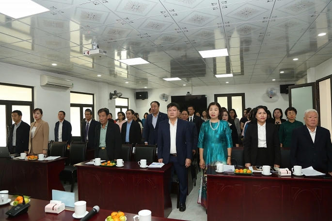 Đại hội thực hiện nghi thức chào cờ. Ảnh Nguyễn Hùng.