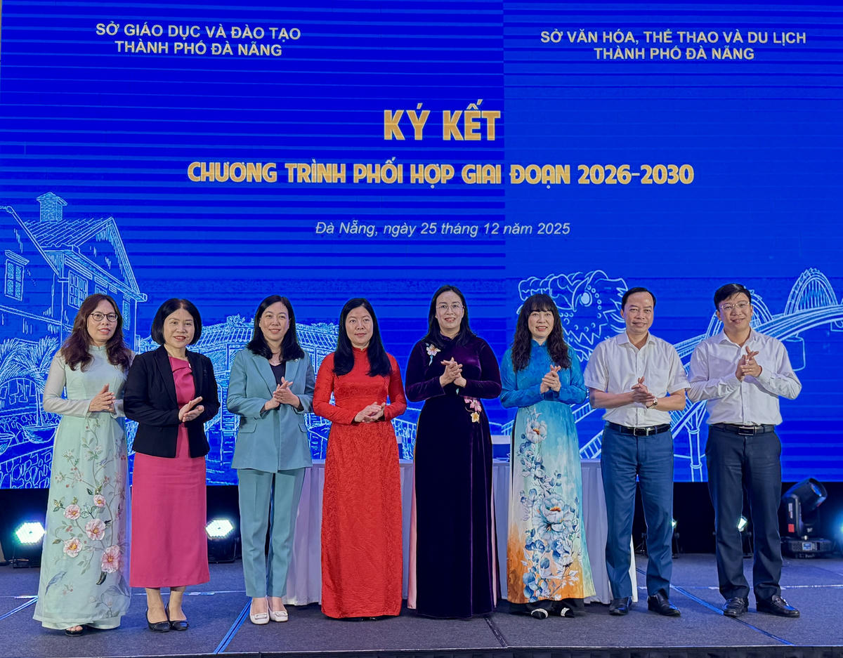 Sở Văn hóa, Thể thao và Du lịch ký kết cùng Sở Giáo dục và Đào tạo phát triển thể thao và du lịch học đường. Ảnh: Nguyễn Tú.