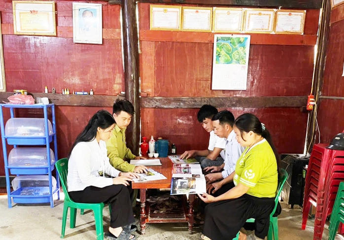 Trong hành trình giảm nghèo đa chiều, việc đẩy mạnh triển khai giảm nghèo về thông tin giúp người dân nâng cao năng lực tiếp cận và sử dụng tri thức một cách toàn diện. Ảnh: BT. 