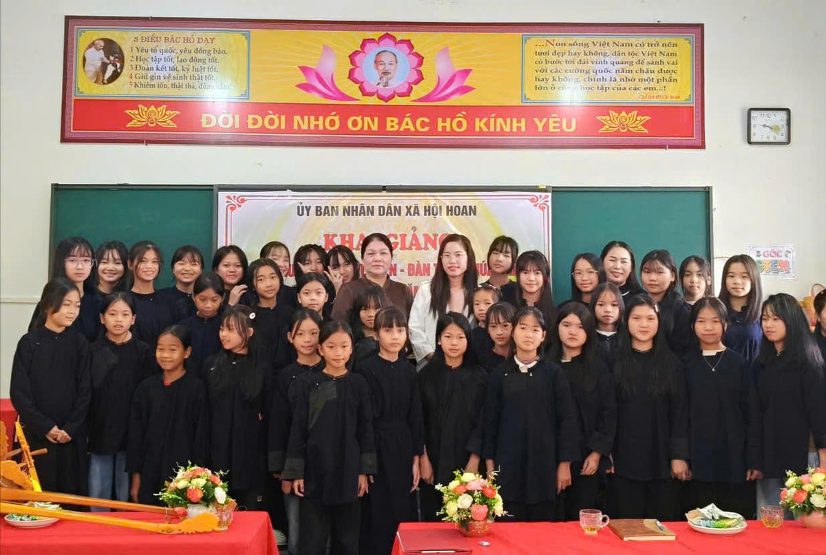 Nhiều học viên lớp học hát then, đàn tính và múa chầu tuổi còn rất trẻ.