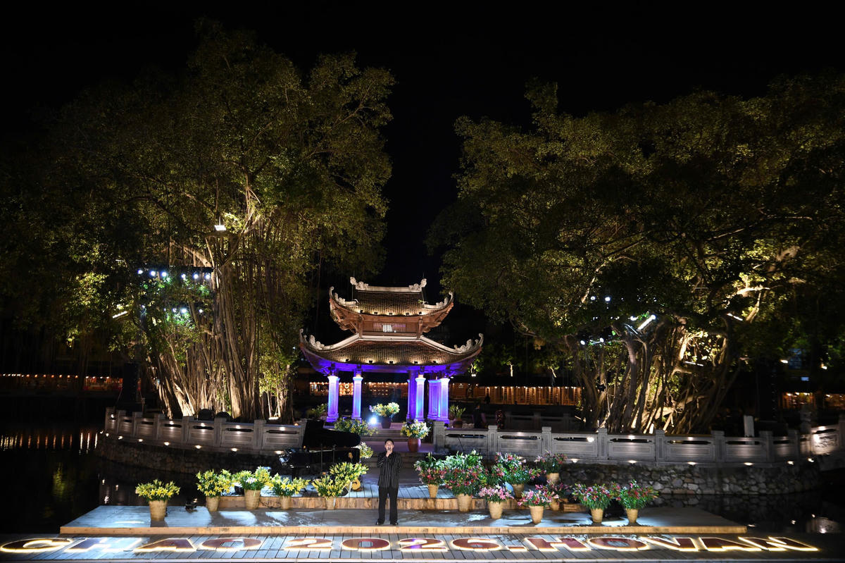 Chào 2026 được thực hiện dưới sự chỉ đạo của Tổng đạo diễn, Nhà thiết kế Minh Hạnh - người gắn bó bền bỉ với các không gian văn hoá di sản. Ảnh: Phạm Sỹ.