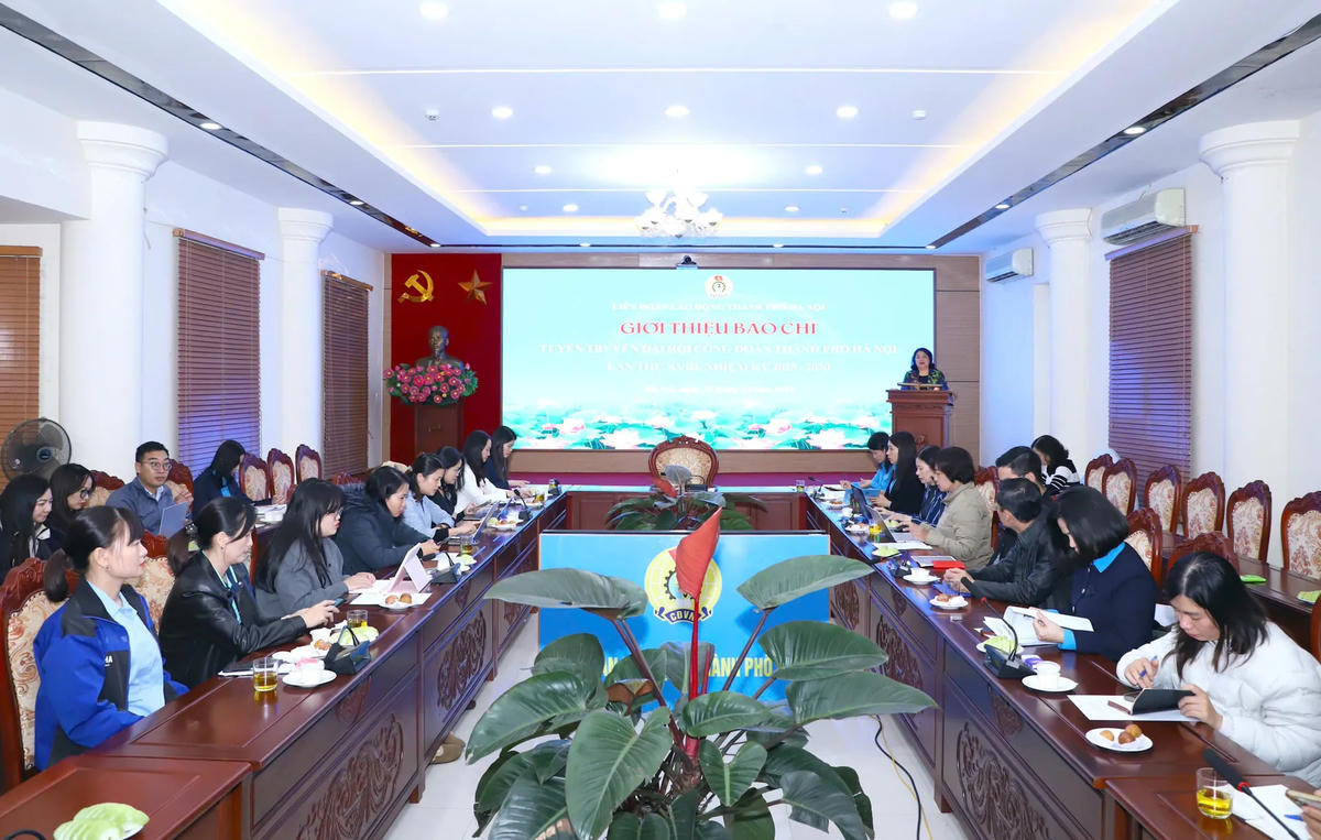 Phó Chủ tịch LĐLĐ TP Hà Nội Nguyễn Thị Thu Thủy thông tin về Đại hội lần thứ XVIII của Công đoàn thành phố.