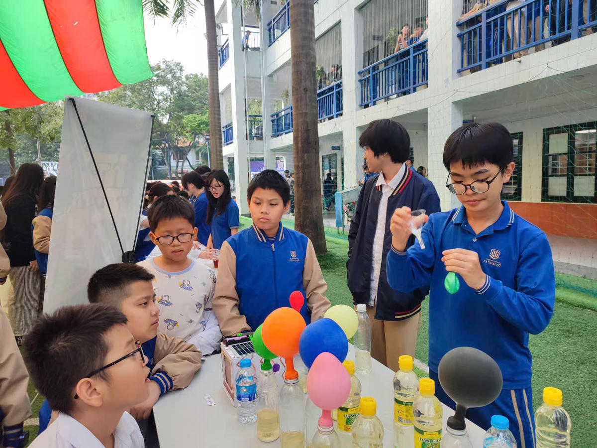 Một tiết học trải nghiệm ứng dụng công nghệ tạo ra sản phẩm số của học sinh Trường THCS Lý Thái Tổ (Hà Nội). 	Ảnh: NTCC
